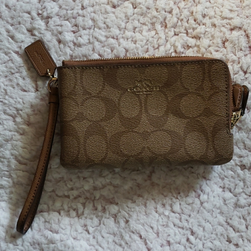 Coach Wristlet - Double Zip 💕